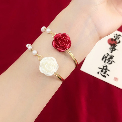 手腕上的小装饰闪耀婚礼