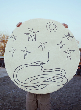 TRIPPY原创设计 好CHILL看星星的蛇 童趣涂鸦客厅仿羊绒圆形地毯