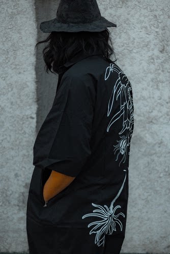 TRIPPY尖翻领落肩袖暗黑印花