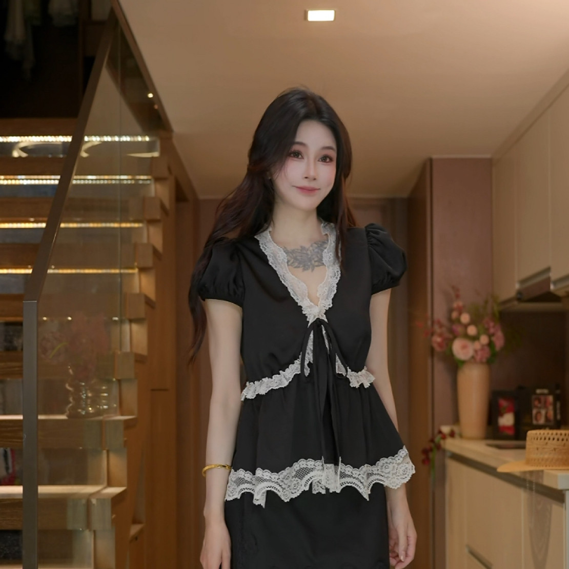 磊磊【私藏的花瓣】 蕾丝上衣 黑缎面蕾丝花边收腰小衫88356