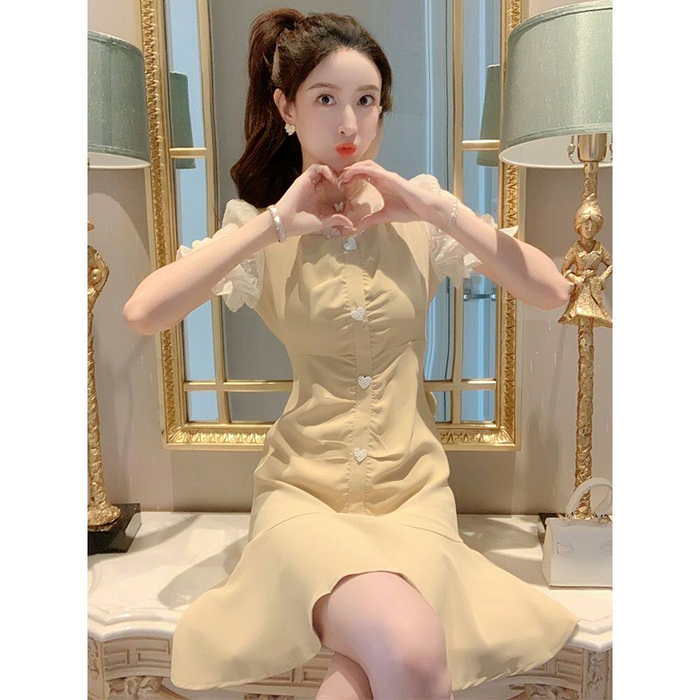 设计感泡泡袖方领连衣裙女夏天裙子法式甜美减龄小个子黄色鱼尾裙