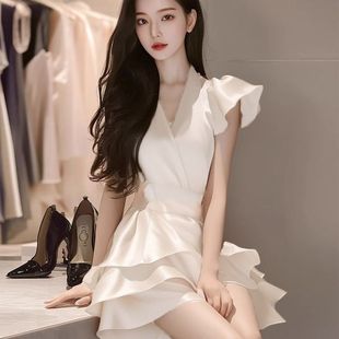 修可儿甜美清新日系超短裙摆深V领纯色蕾丝拼接连衣裙宴会