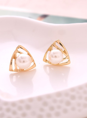 轻奢高级感新款韩版简约气质三角珍珠耳钉气质秀女耳饰时尚小众