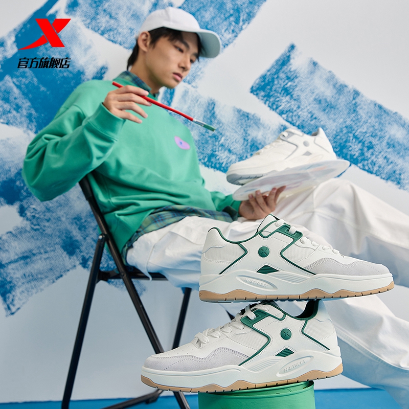 特步板鞋轻便情侣小白鞋