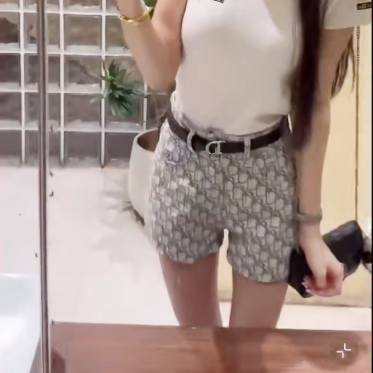 灰色提花牛仔短裤女夏季2025新款高级感小香风高腰a字热裤配腰带