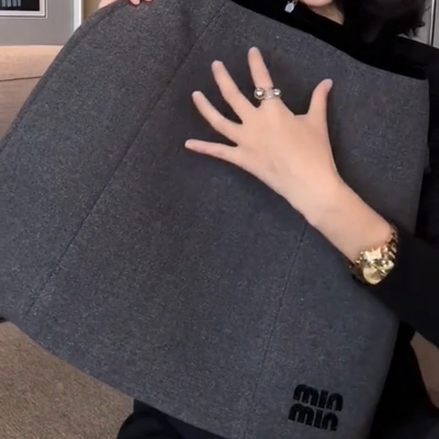 miu系刺绣毛呢半身裙女冬季厚款大码胖mm梨型显瘦防走光A字短裙