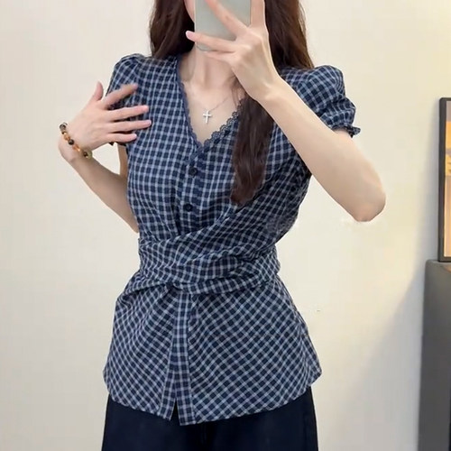 大码女装复古格纹蕾丝边v领衬衫