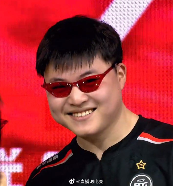 水晶哥VN薇恩眼镜红色英雄联盟lol红魔限定版防紫外线uzi红眼镜