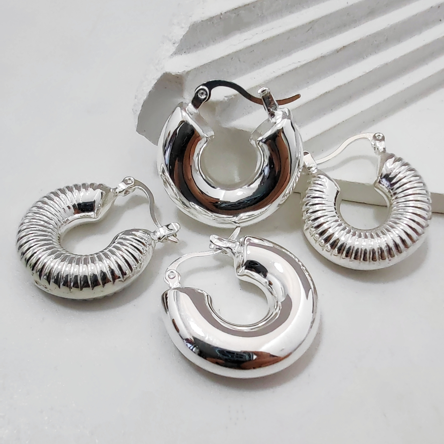 S925纯银韩版小众设计感空心粗胖复古圈圈耳扣简约夸张经典款耳环