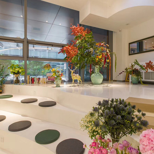 花店艺术品画廊花艺馆展示装修花道高档潮牌简约装修店铺设计