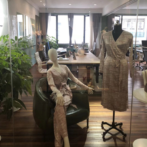 内衣店文胸女士生活馆展示装修流行文化潮牌简约装修店铺设计