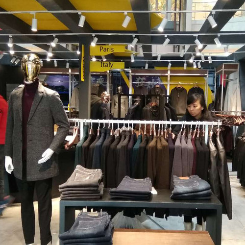 男装快闪店展会展示装修男装高档潮牌简约装修店铺设计