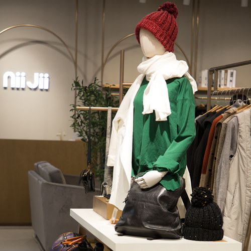 时尚奢侈品服装店展示装修女装高档潮牌简约装修店铺设计