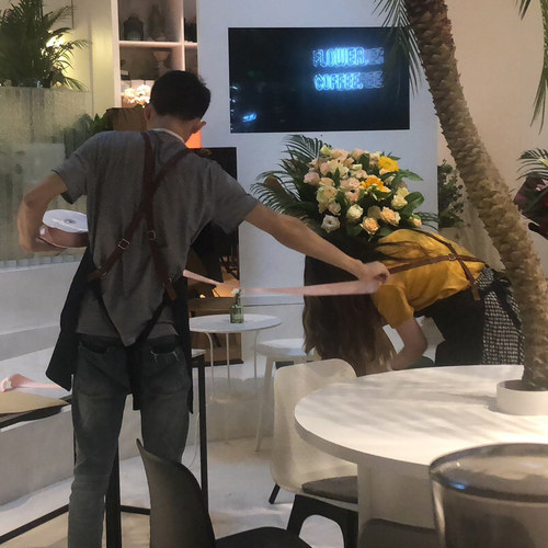 花店绿植花鸟鱼虫店展示装修花艺馆干花假花简约装修店铺设计