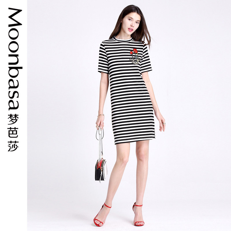 Moonbasa/梦芭莎18年夏季新款章仔刺绣条纹后背镂空连衣裙