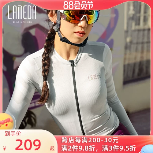 Комфортное модное джерси, по фигуре