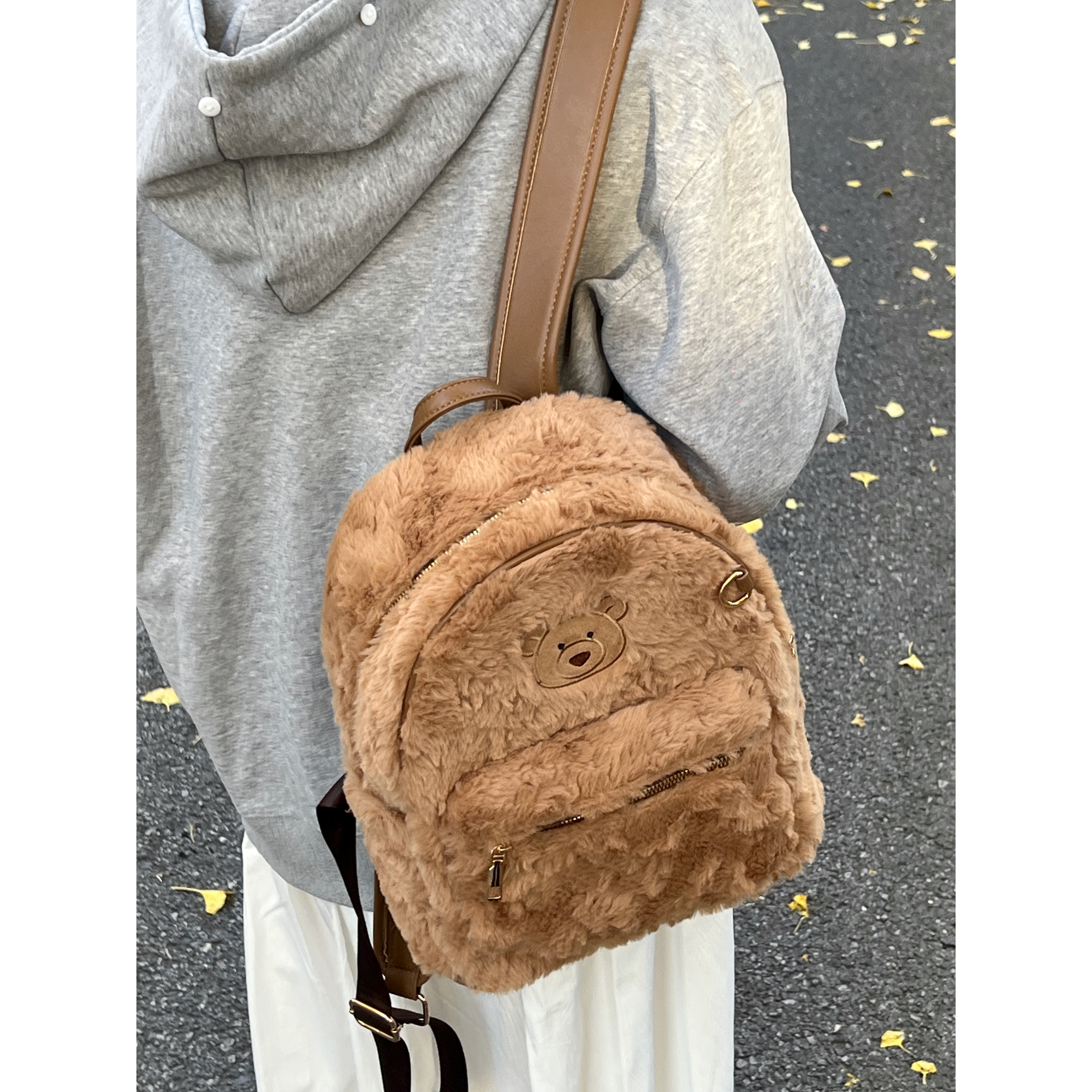 艾米兔女包2025新款通勤百搭日常休闲可爱学院风毛绒小熊双肩包