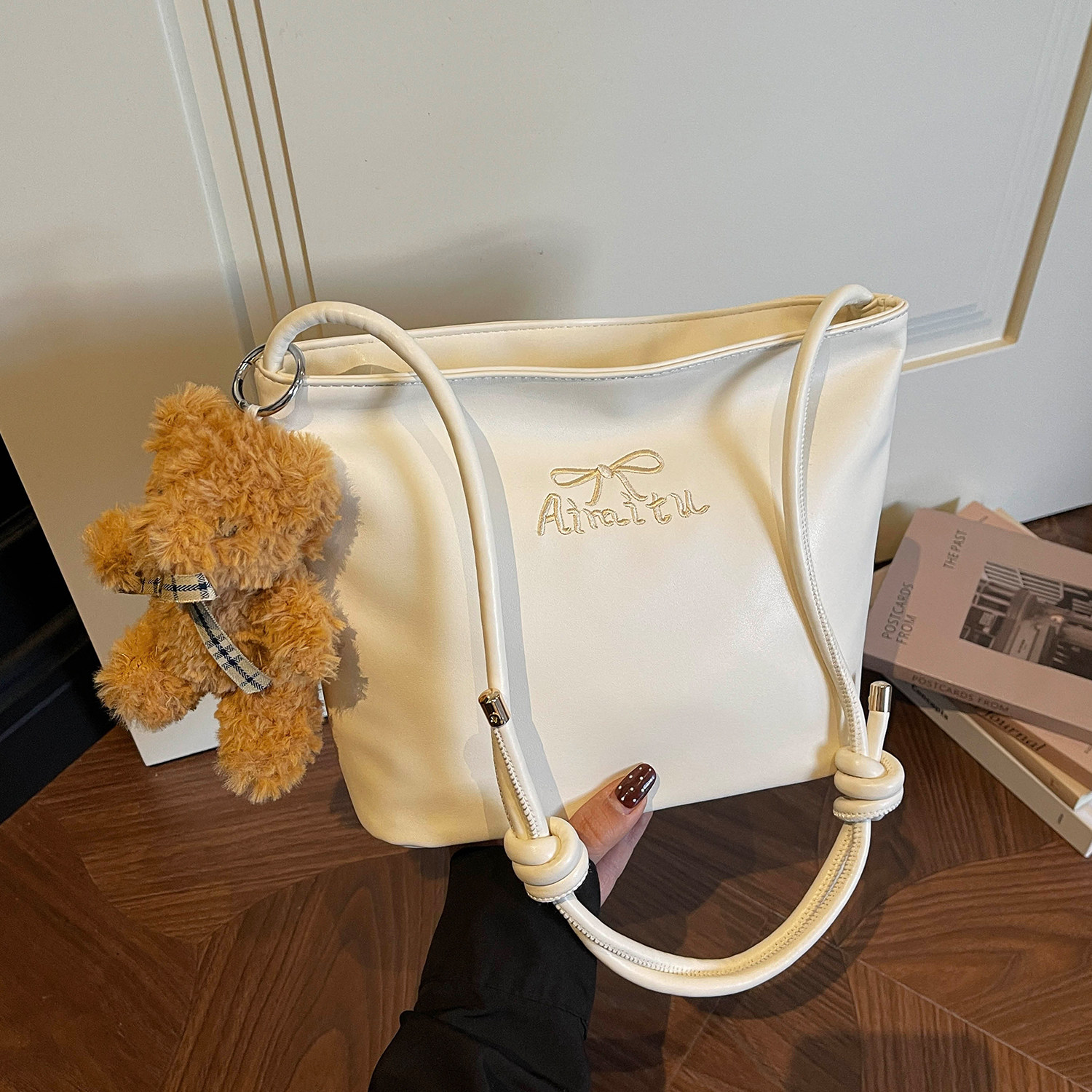 艾米兔女包2026新款日常休闲简约纯色质感潮流洋气通勤单肩斜挎包,箱包皮具/热销女包/男包,通用款女包,淘宝优惠券,粉丝福利购,淘宝优惠卷