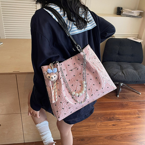 艾米兔女包2025新款时尚通勤大容量链条果冻包洋气潮流单肩托特包