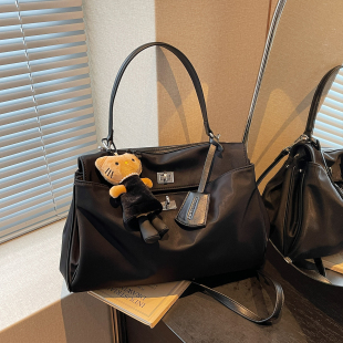 艾米兔女包2026新款 百搭简约日常手提通勤大容量单肩斜挎包 时尚