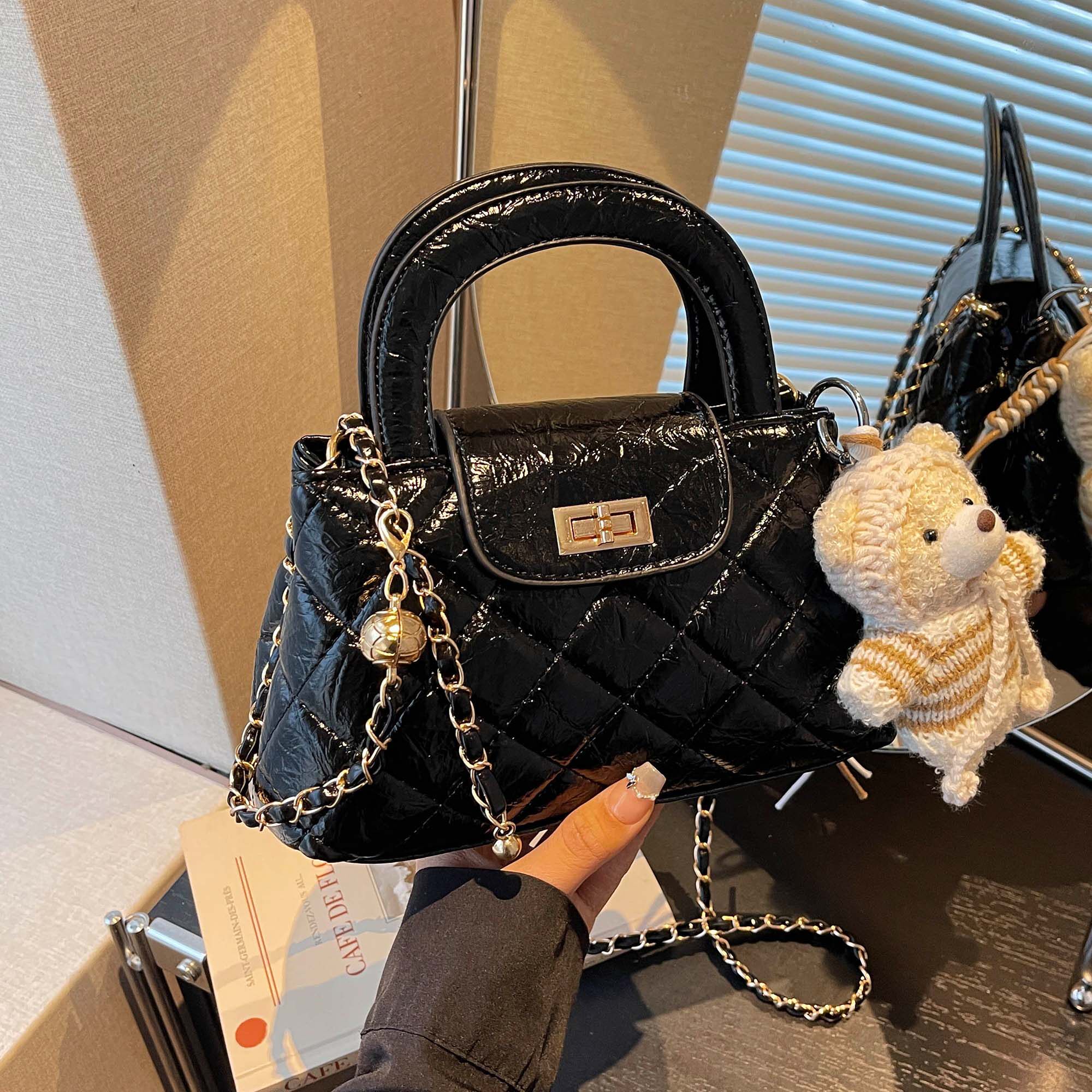 艾米兔女包2026新款潮流百搭时尚简约质感纯色手提斜挎菱格链条包