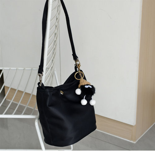 黑色小包高级感尼龙布水桶包