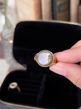 英国Fable珍珠母贝细腻月亮项链