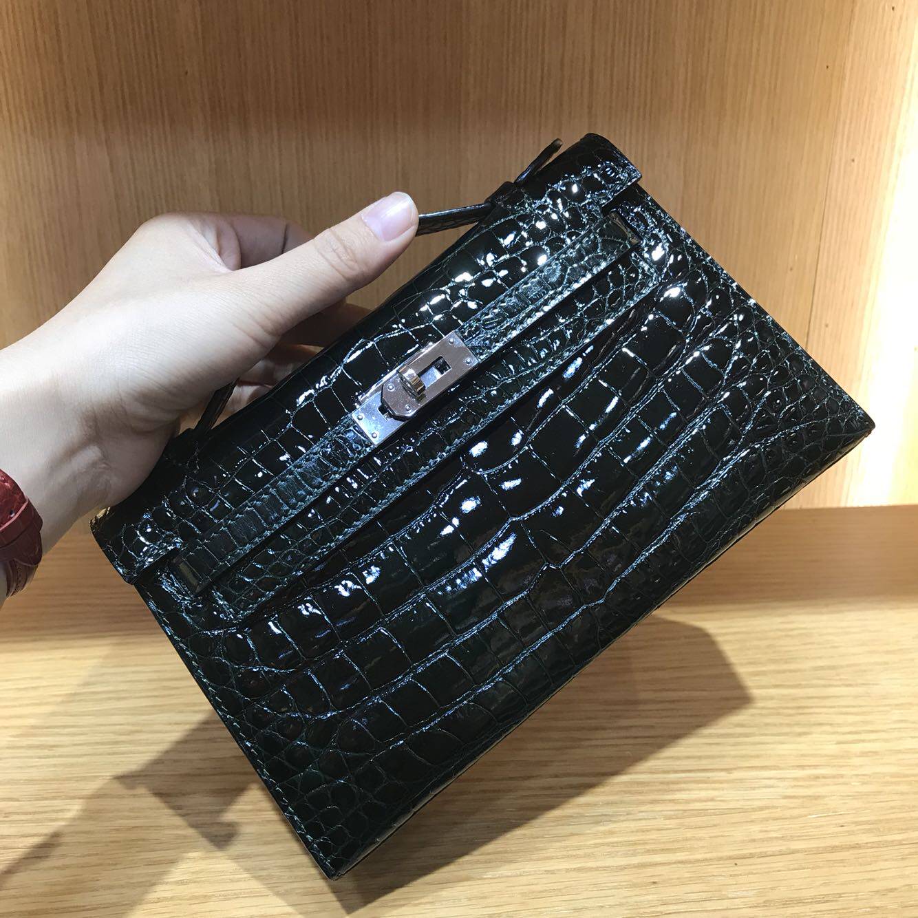 进口亮光鳄鱼肚皮女款手夹包鳄鱼皮女包mini款全真皮包尺寸22包邮