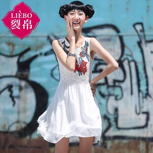 裂帛夏季新款锦鲤刺绣蕾丝拼接垂顺雪纺中长连衣裙淑女