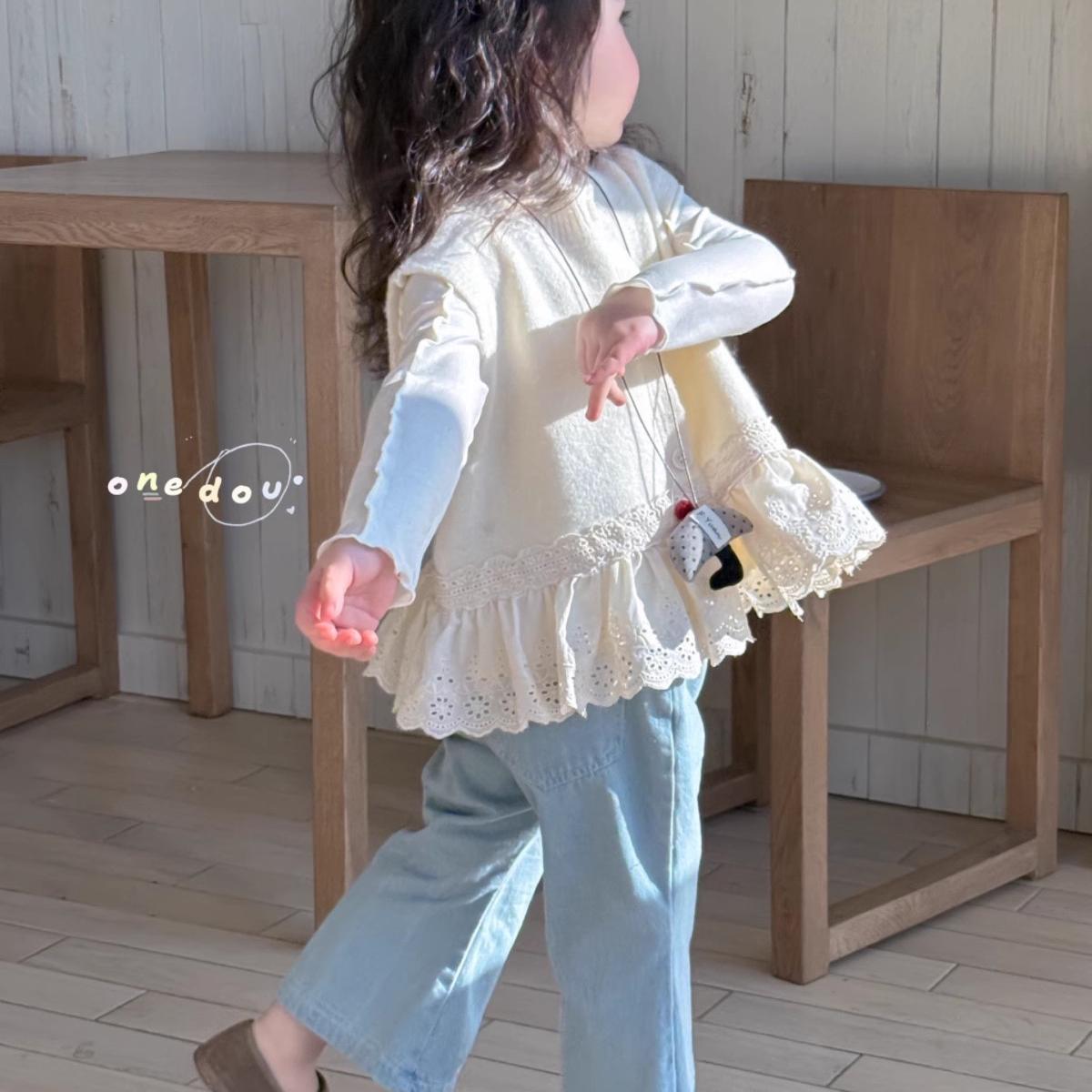 韩国童装女童春季套装2025新款小女孩蕾丝花边针织背心牛仔微喇裤