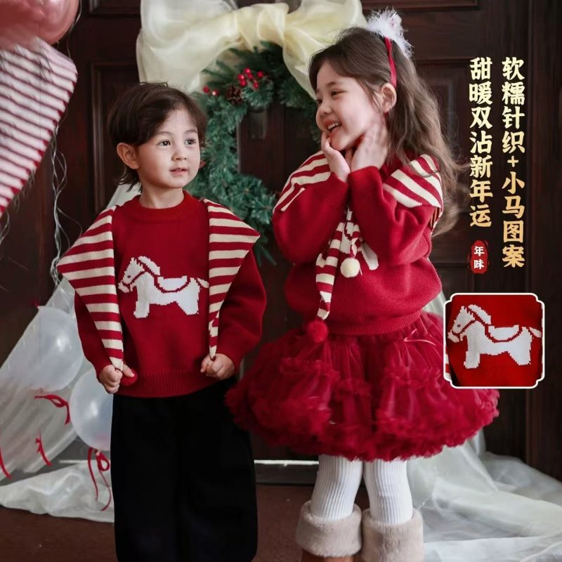 女童红色加厚年服小马毛衣