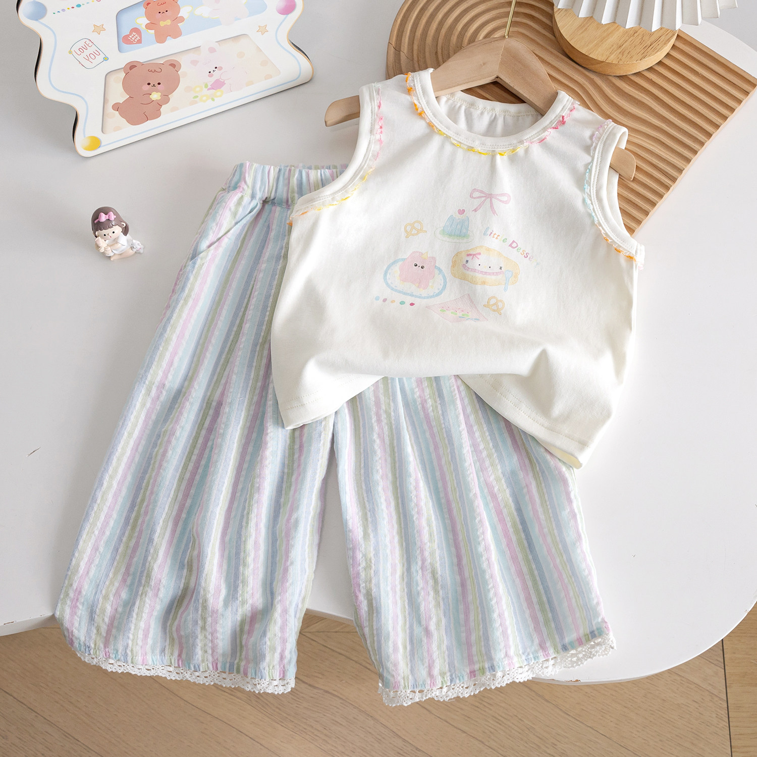 小女孩韩国夏季装新款卡通绣花背心衫+彩色条纹阔腿花边裤两件套,童装/婴儿装/亲子装,套装,淘宝优惠券,粉丝福利购,淘宝优惠卷