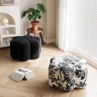 奶油风沙发凳轻奢花瓣凳客厅换鞋凳高级感网红家用门口圆凳子极简