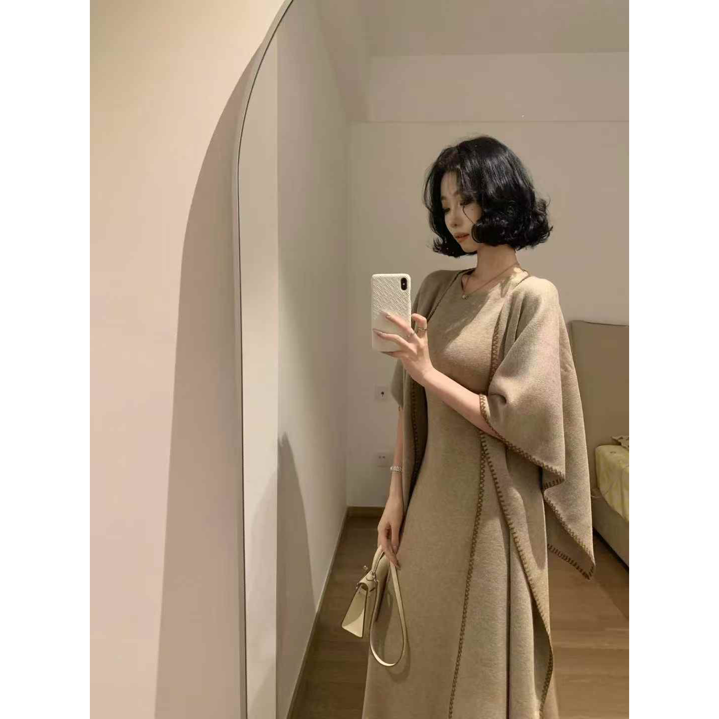 法式气质斗篷披肩针织连衣裙女秋季清冷富家千金穿搭修身收腰长裙