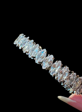 玛格丽特彩虹水滴宝石手镯 水灵水灵 镀18K金 孔雀绿锆石缠绕手镯