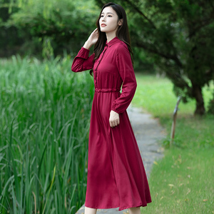 2024早秋新款旅行文艺酒红色天丝棉连衣裙女宽松显瘦百搭长袖长裙