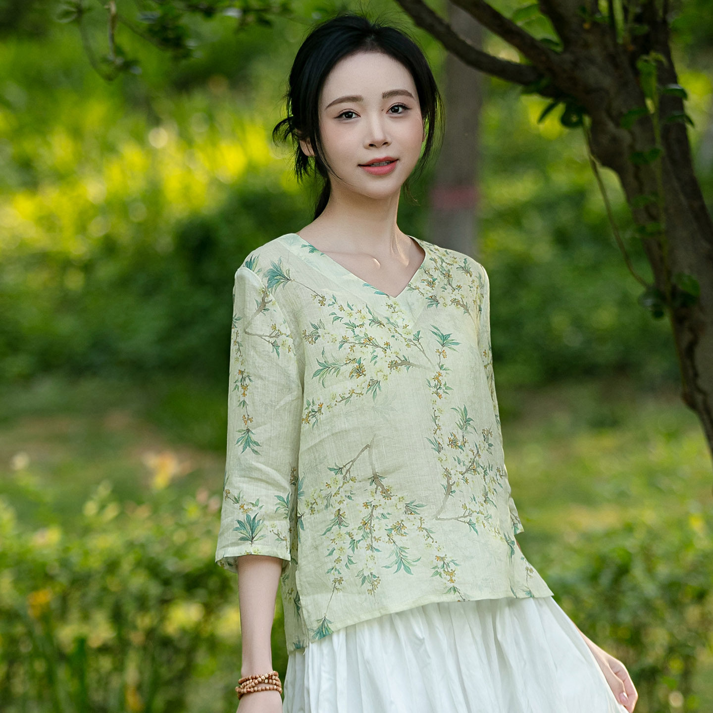 旅行文艺清新轻薄透气苎麻碎花衬衫女宽松显瘦休闲V领中袖套头衫