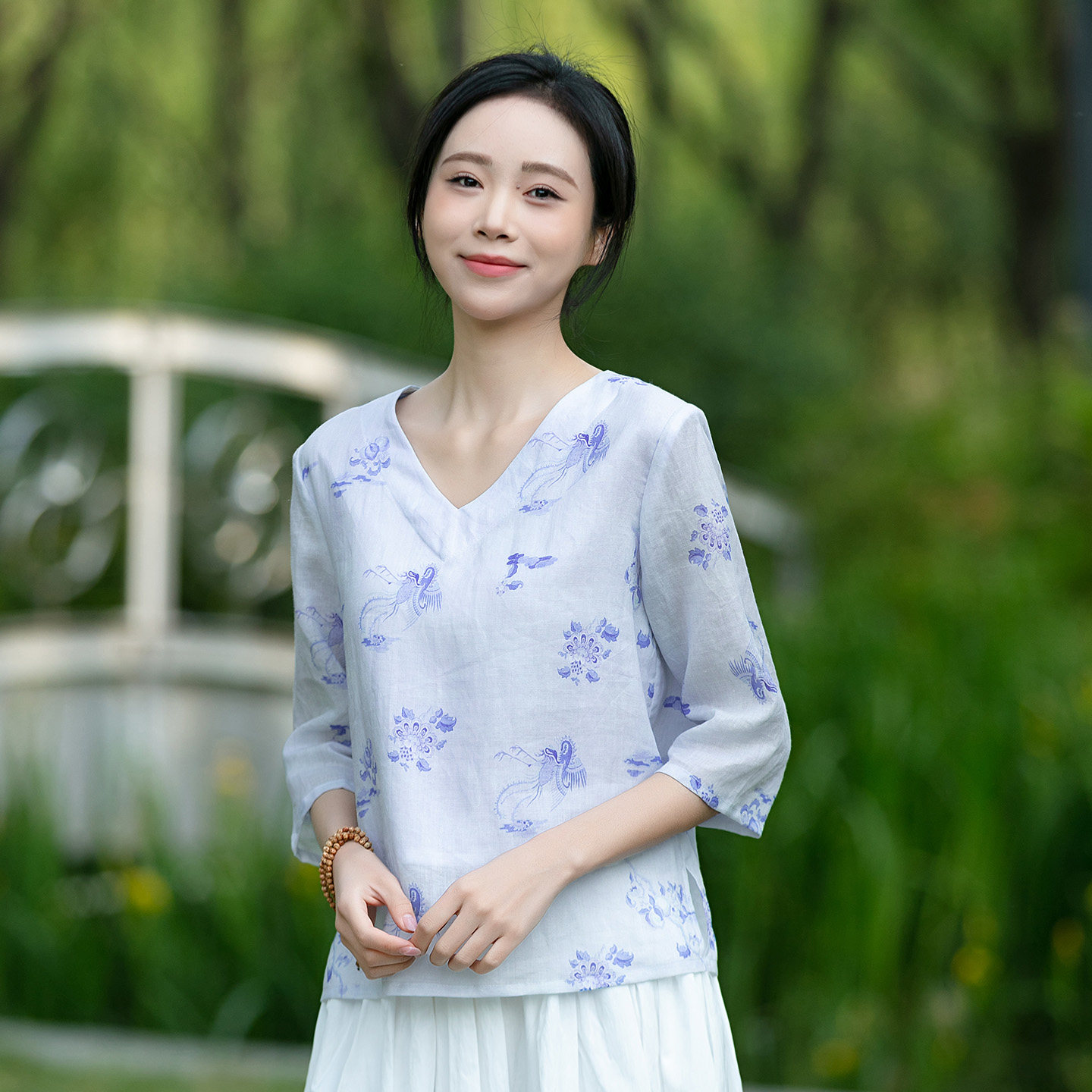 夏季新款文艺休闲轻薄透气苎麻印花T恤女装宽松显瘦V领中袖套头衫