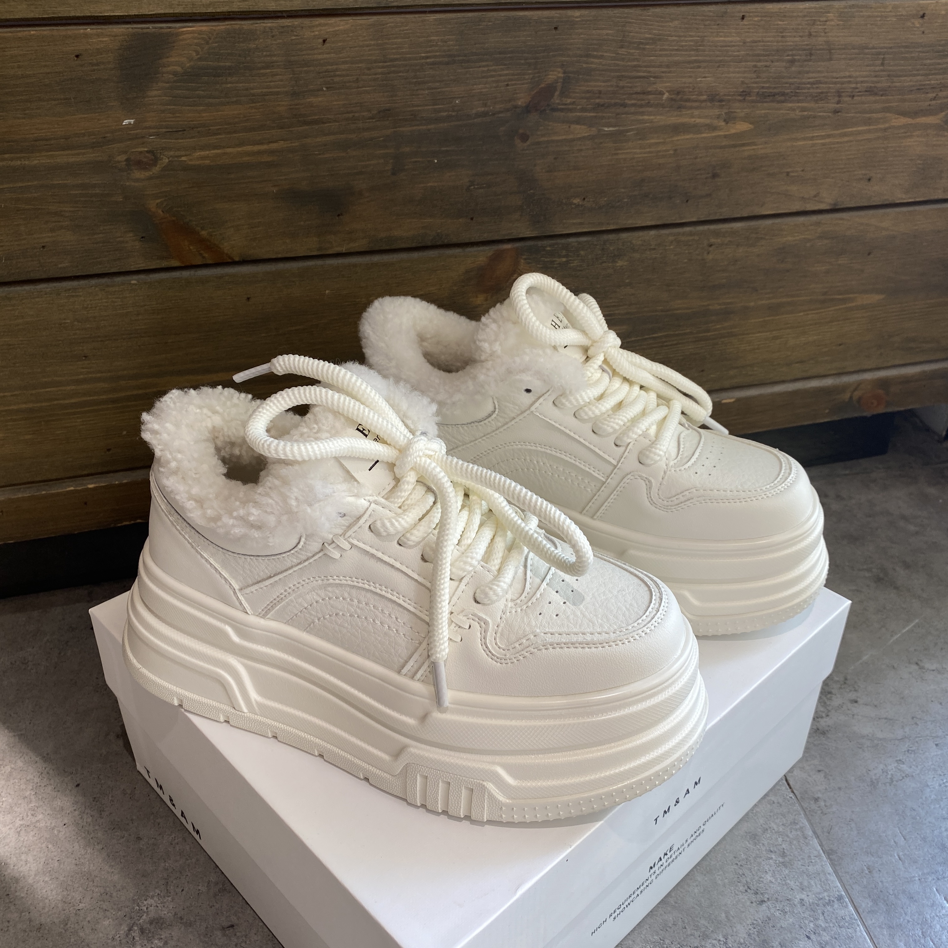 爆款厚底小白鞋加绒女增高轻便小个子