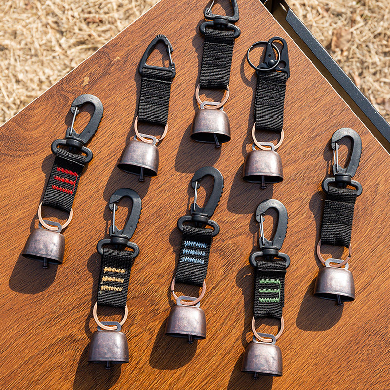 户外背包熊铃铛露营氛围风铃挂件钥匙扣配件徒步露营提醒宠物挂饰