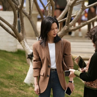 仁心俱乐部辛芷蕾同款驼色羊毛西装外套女阔肩中长款通勤OL大牌春