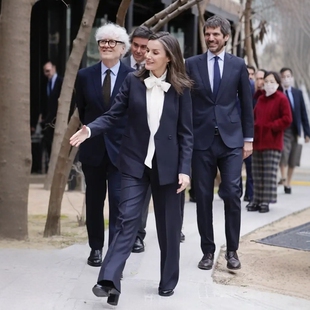 V领纯羊毛西装 三件套装 外套 白色真丝衬衫 阔腿裤 西班牙王后同款