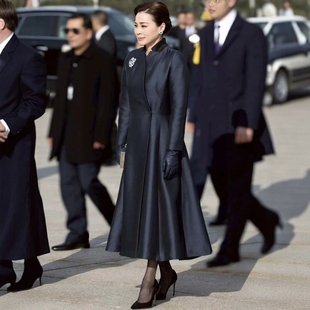 高级定制王后同款深藏蓝色丝毛缎面连衣裙秋修身大摆长裙优雅端庄