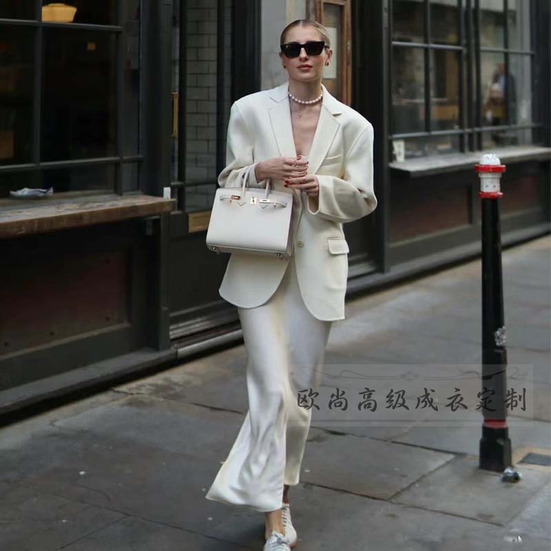 高端定制欧美街拍白色廓形羊毛西装外套丝缎半裙时尚摩登套装裙春