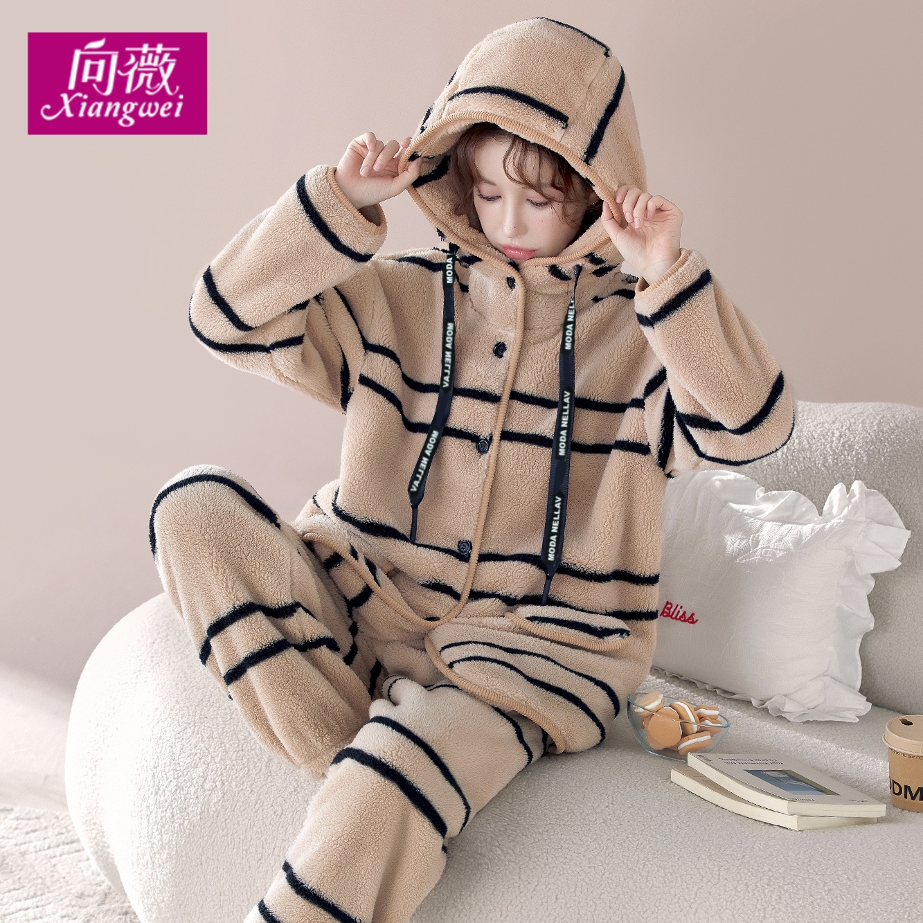 可外穿暖绒保暖雪花绒学生家居服甜美女士秋冬法兰绒连帽睡衣套装