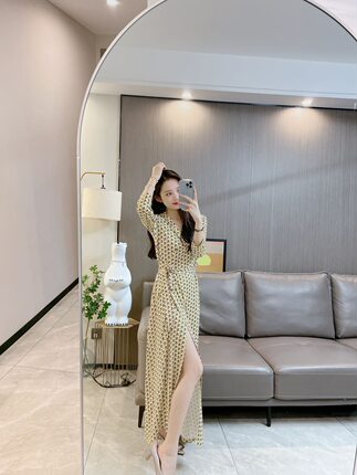 36色！裹身裙2025年春夏季气质女神范V领显瘦一片式长裙连衣裙
