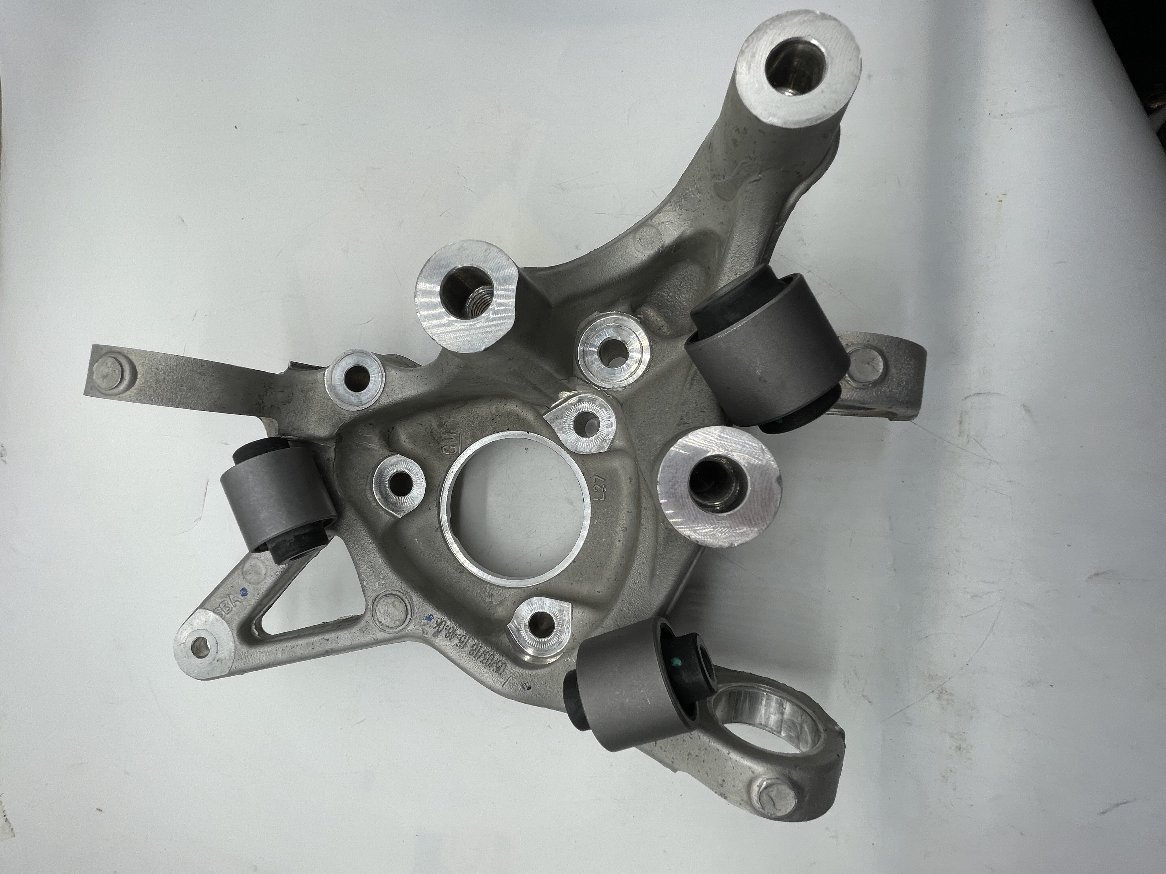 适用于别克昂科威探界者后羊角总成带胶套转向节万向节总成衬套