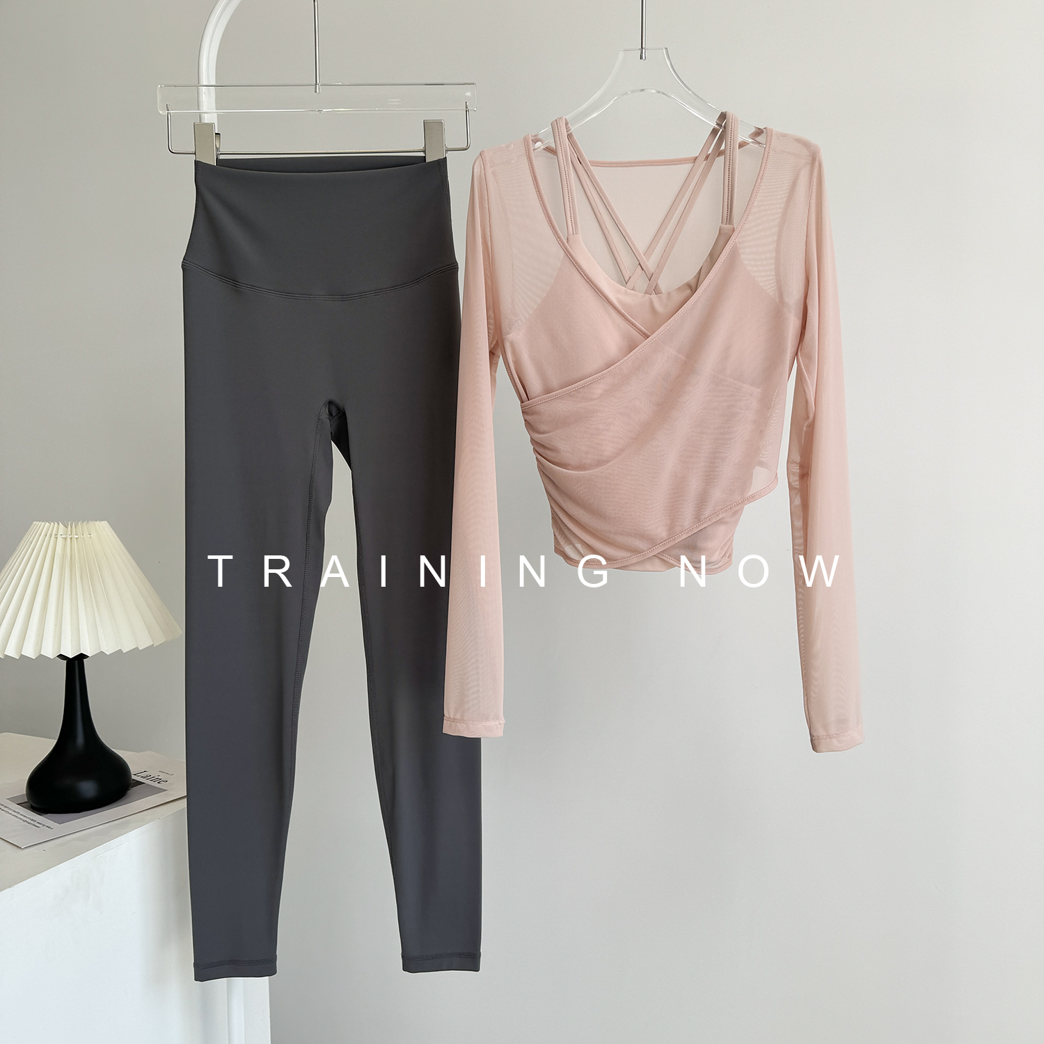 普拉提套装女秋季新款带胸垫长袖网纱瑜伽服上衣高级感跑步健身衣