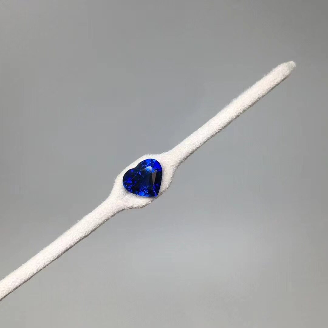 天然皇家蓝蓝宝石心形裸石现货