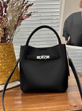 荔枝纹2025新款水桶包女单肩斜挎通勤包百搭手拎包菲诗小铺28112